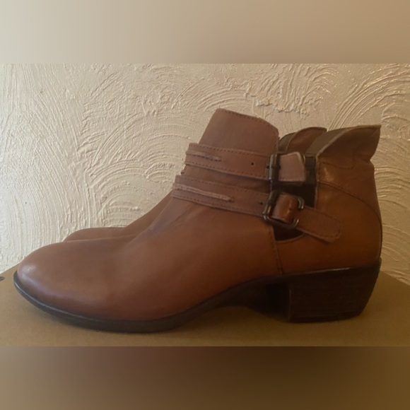 Diba Brown Boots - Picture 1 of 5